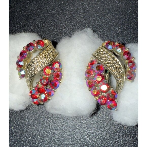 Unbranded Red Rhinestone Earrings Silver Textured Metal Vintage Clip On - Picture 1 of 14